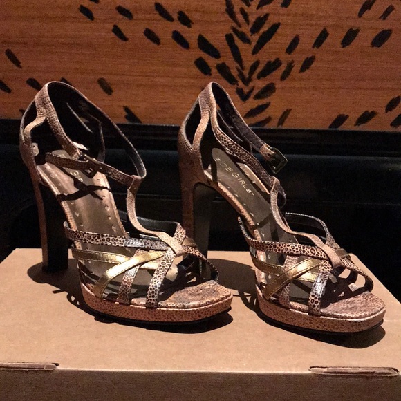 Heels - Picture 1 of 1